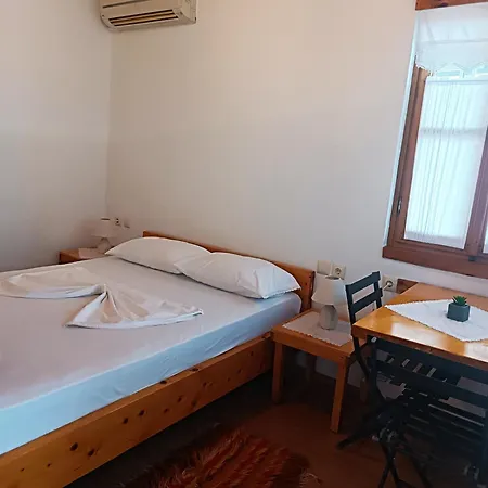 Tearra بيت ضيافة Gjirokastër
